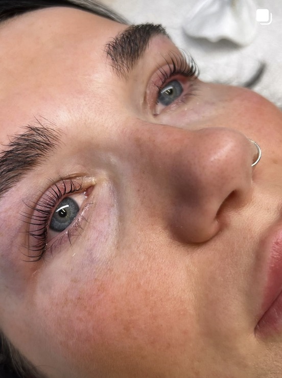Brow styling og lash lift hos Fairbeauty i Silkeborg
