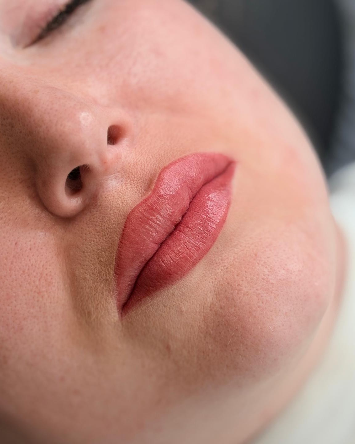 Permanent makeup med skyggebryn hos Fairbeauty i Silkeborg