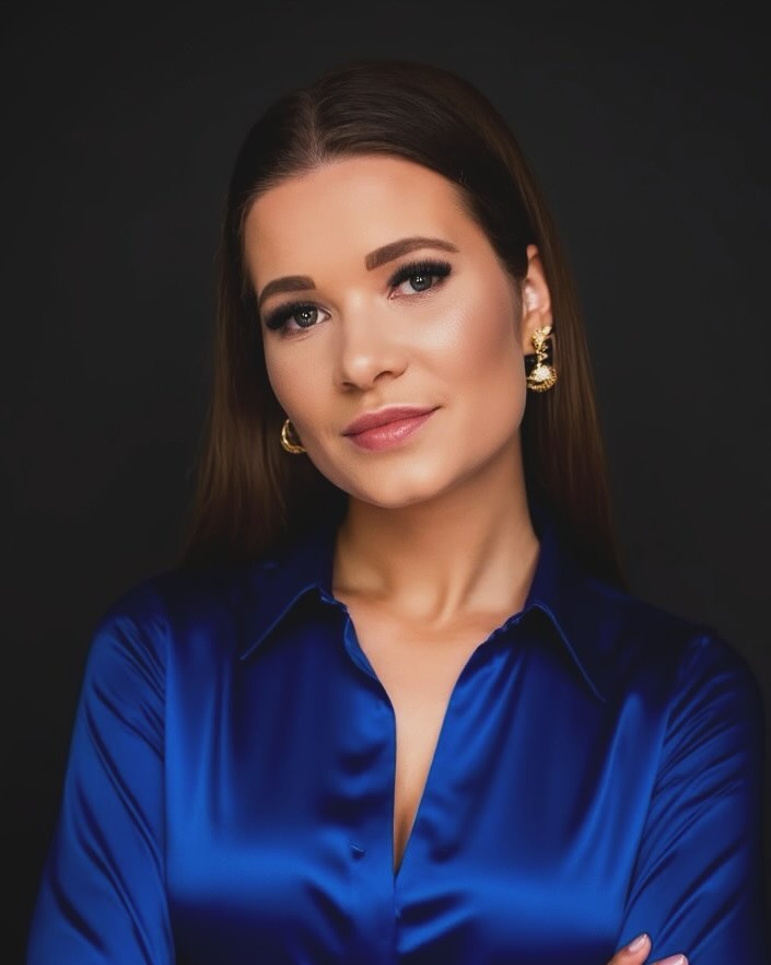Portræt af Camilla, indehaver og certificeret behandler hos Fairbeauty